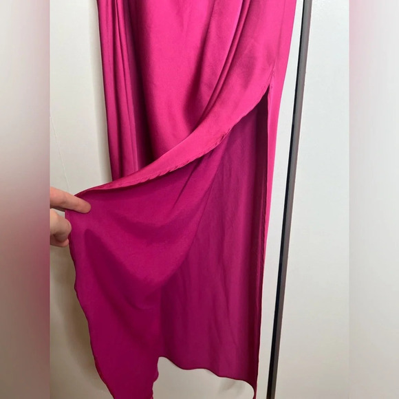 Abercrombie and Fitch - One-Shoulder Satin Knotted Midi Dress Pink - XS - Picture 3 of 6